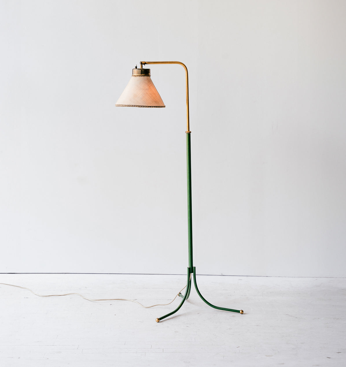 ADJUSTABLE FLOOR LAMP